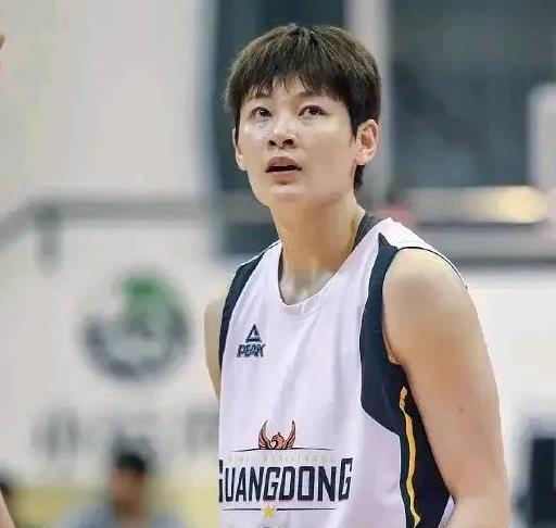 李缘出战17分钟，投篮6中2、三分3中0得到4分2篮板6助攻(李缘缘的真实姓名)